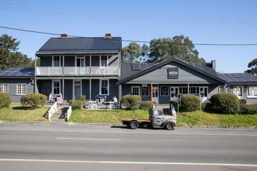 Robertson Public House and Kitchen (Robertson Public House)0