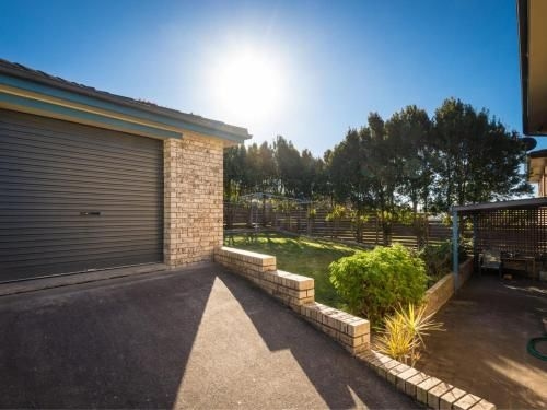 45 Hillside Cres Beach House2