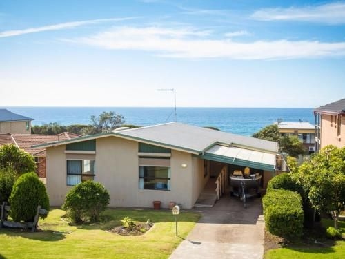 Kianga Parade Beach House1