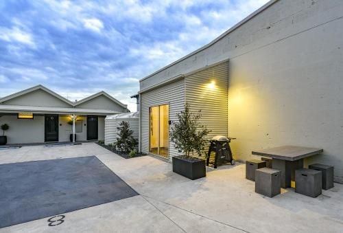 Aloha Central Premium Studios2