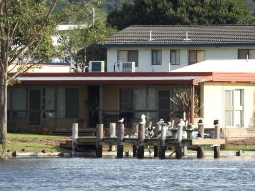 Lake Edge Apartments3