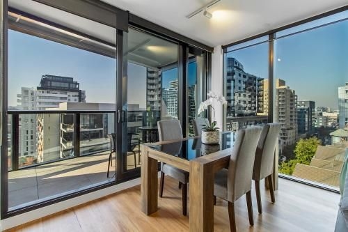 Brand New Luxury Pad In Shopping And Dining Mecca0
