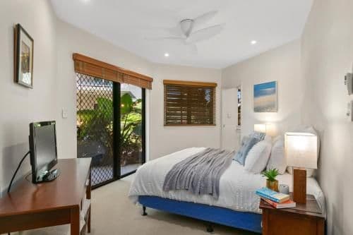 Apartment with Pool View