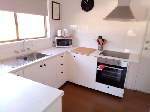 The Husky house 1 or 2 bedrooms or The Husky Studio Suite stayinjervisbay com (Husky House)0