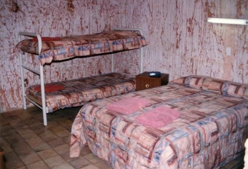 Radeka Downunder Underground Motel4