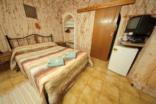 Double Room with Private Bathroom - Underground
