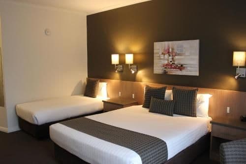 Deluxe Queen and Single Beds