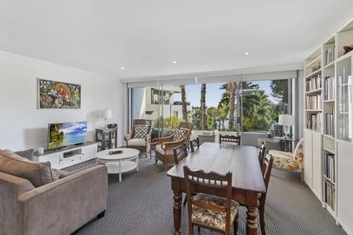 Waterfront resort living with space for the family (Waterfront Resort Living With Space For The Family)0