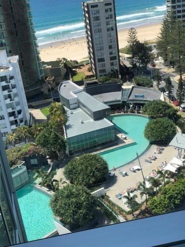 Resort Apartment At Beach-Surfers0
