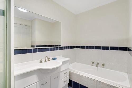 Townhouse in the heart of Port Stephens (Townhouse In The Heart Of Port Stephens)2