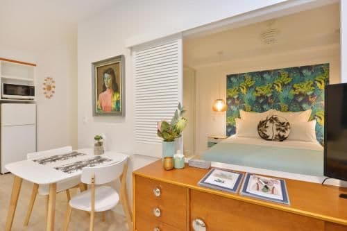 Retro Rainforest One-Bedroom Apartment