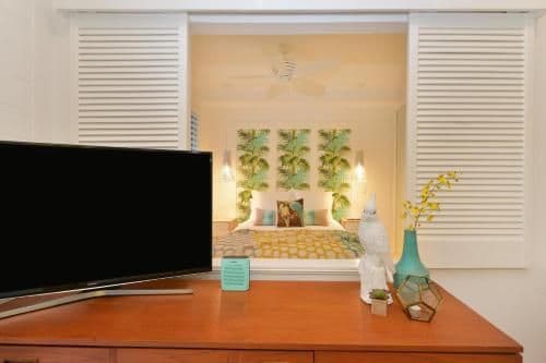 Retro Palms One-Bedroom Apartment