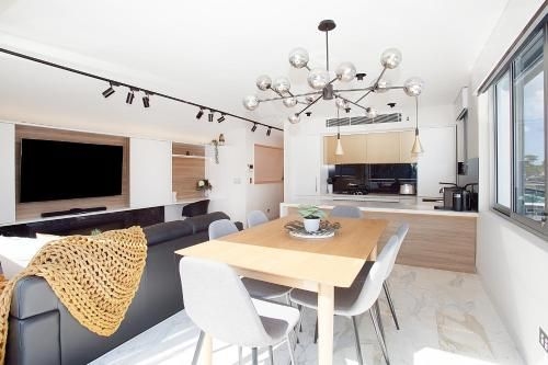 Penthouse Designer Apartment Close to City0