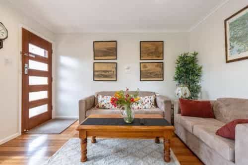 ☆Spacious Bungalow☆5min walk to station☆5min to Box Hill☆WiFi☆Parking
