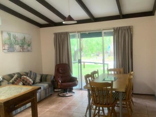 Rosella Three-Bedroom Cottage (7 Guests)
