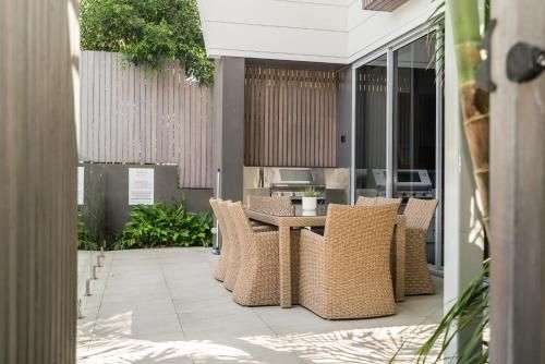 KoKo's Beach House3