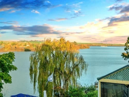 Four-Bedroom Holiday Home - River Front