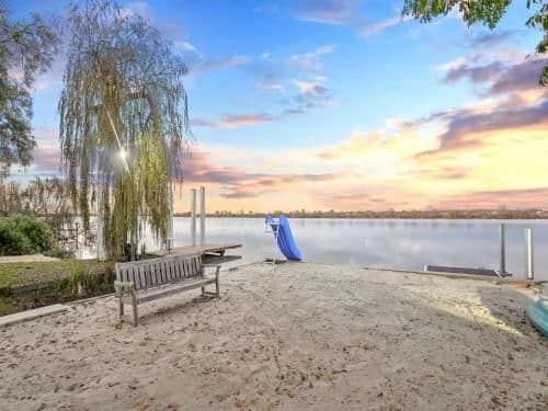 Four-Bedroom Holiday Home - River Front
