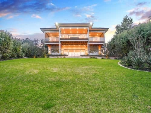 Four-Bedroom Holiday Home - River Front