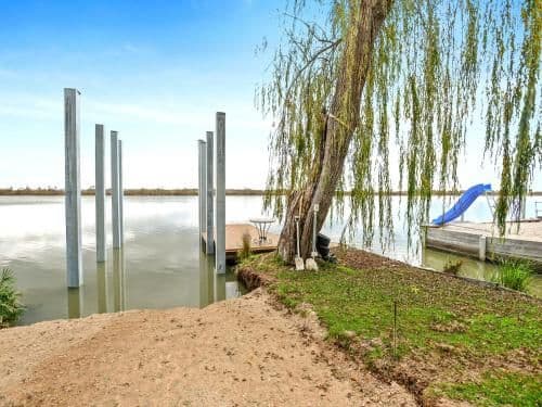 Four-Bedroom Holiday Home - River Front
