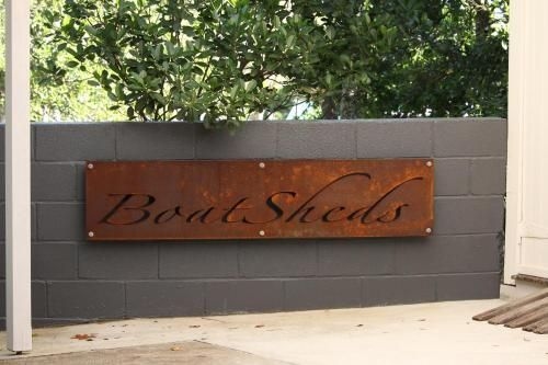 โบ้ทเชดส์ (Boatsheds)0