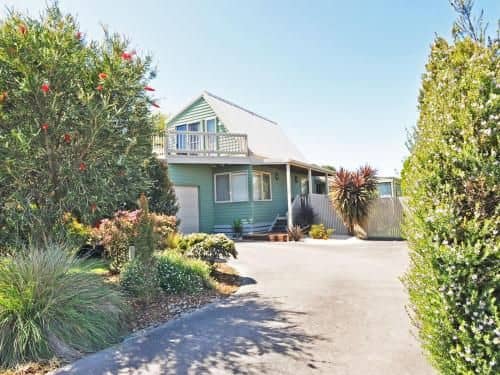 Archies Beachside Abode - Pet Friendly (Outside Only) Archies Beachside Abode - Pet Friendly (Outside Only)