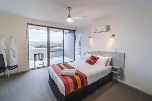 Deluxe Two-Bedroom Apartment with Spa Bath (2 Double Beds)