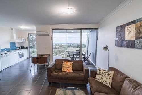 Deluxe Two-Bedroom Apartment with Spa Bath (2 Double Beds)