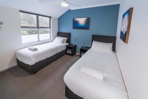 Deluxe Two-Bedroom Apartment with Spa Bath (1 Double and Twin Beds)