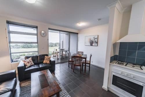 Deluxe Two-Bedroom Apartment with Spa Bath (2 Double Beds)