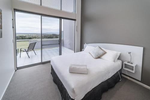 Deluxe Three-Bedroom Apartment with Spa Bath