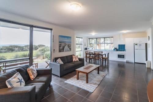 Deluxe Three-Bedroom Apartment with Spa Bath