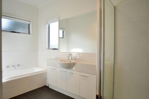 Chiaro Villa - Surf Side4