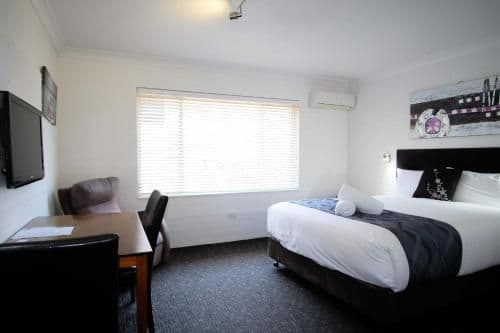 Deluxe Queen Room