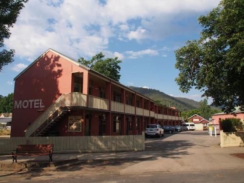 Alpine Hotel Bright0