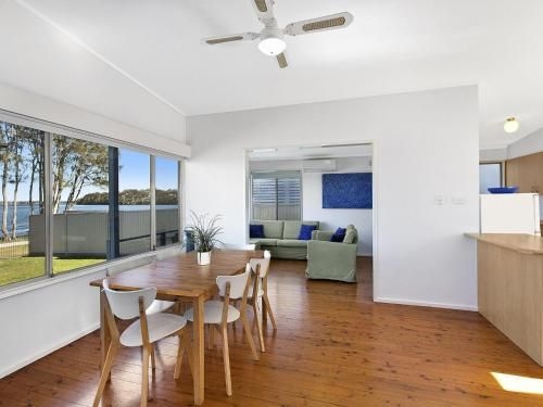 Lakes Edge Cottage4