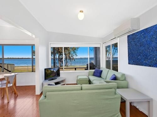 Lakes Edge Cottage1