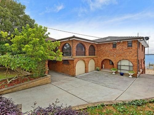 Toukley Waterfront House4