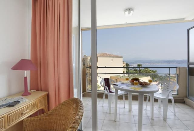 DOUBLE SEA VIEW
