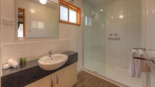 Riverfront Executive Cabin