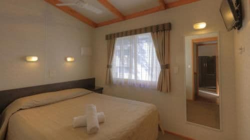 Riverfront Executive Cabin