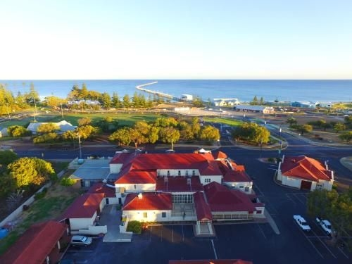 Esplanade Hotel Busselton2