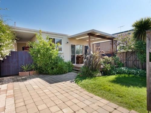 METRES TO THE BEACH - MORNINGTON4