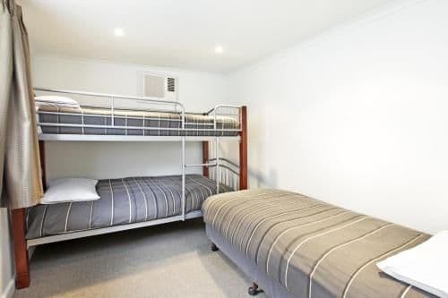 One-Bedroom Cottage - Motel Style