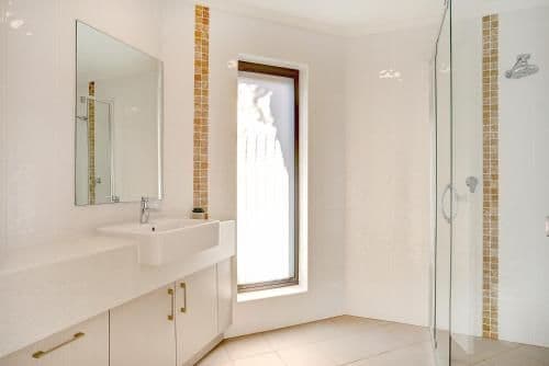 Spacious Queen and Single room