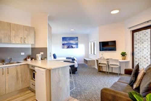 Spacious Queen and Single room