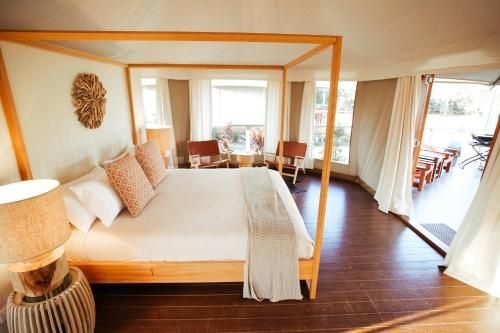 Rivershore Resort3
