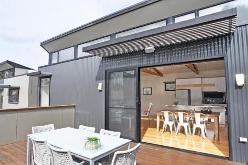 Luxe Townhouse 2 - Inlet Side0