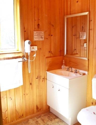 One-Bedroom Bungalow - Rose Cabin