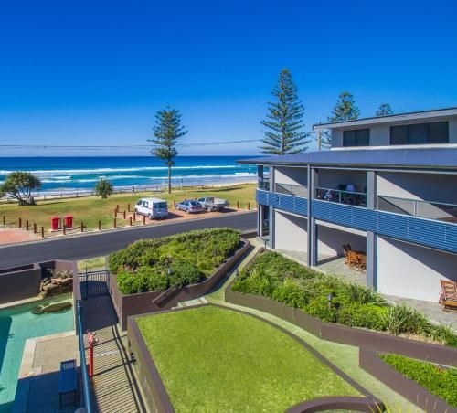 Lennox Holiday Apartments1